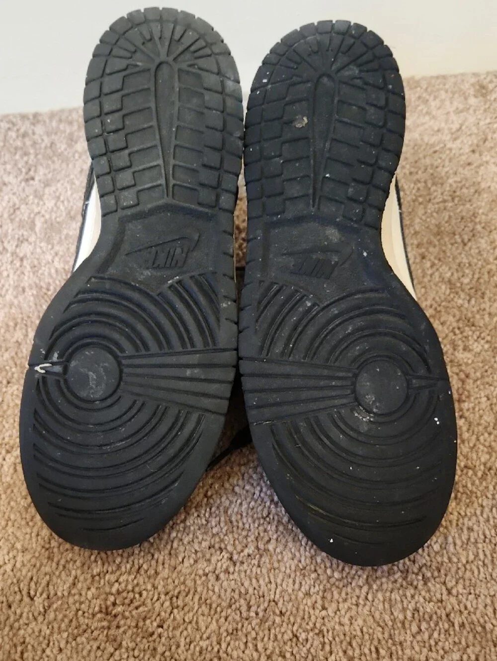 Nike Youth Black and White Low-Top Sneakers, 6.5Y